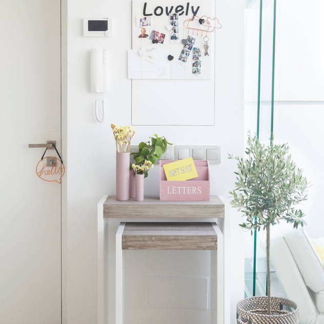 Detalles de Cheer Up: Vestíbulos, pasillos y escaleras de estilo de Santiago Interiores - Cocinas Santos