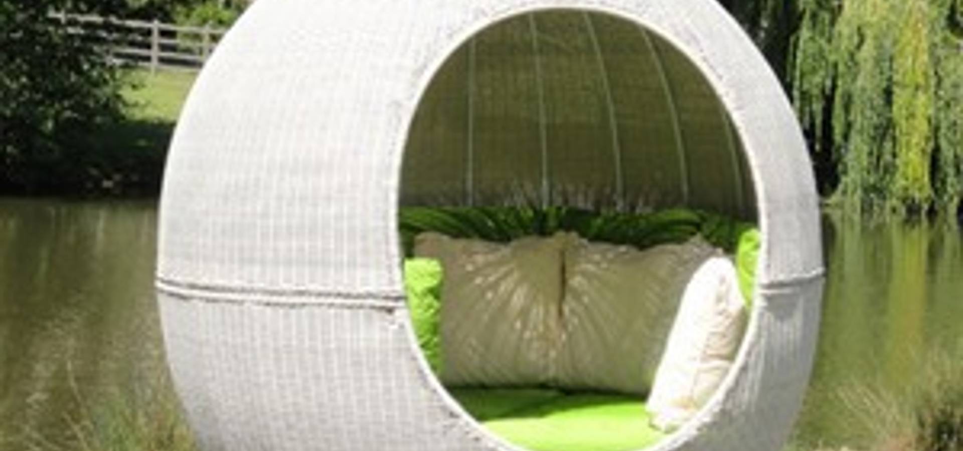 White Rattan Rotating Apple Daybed homify