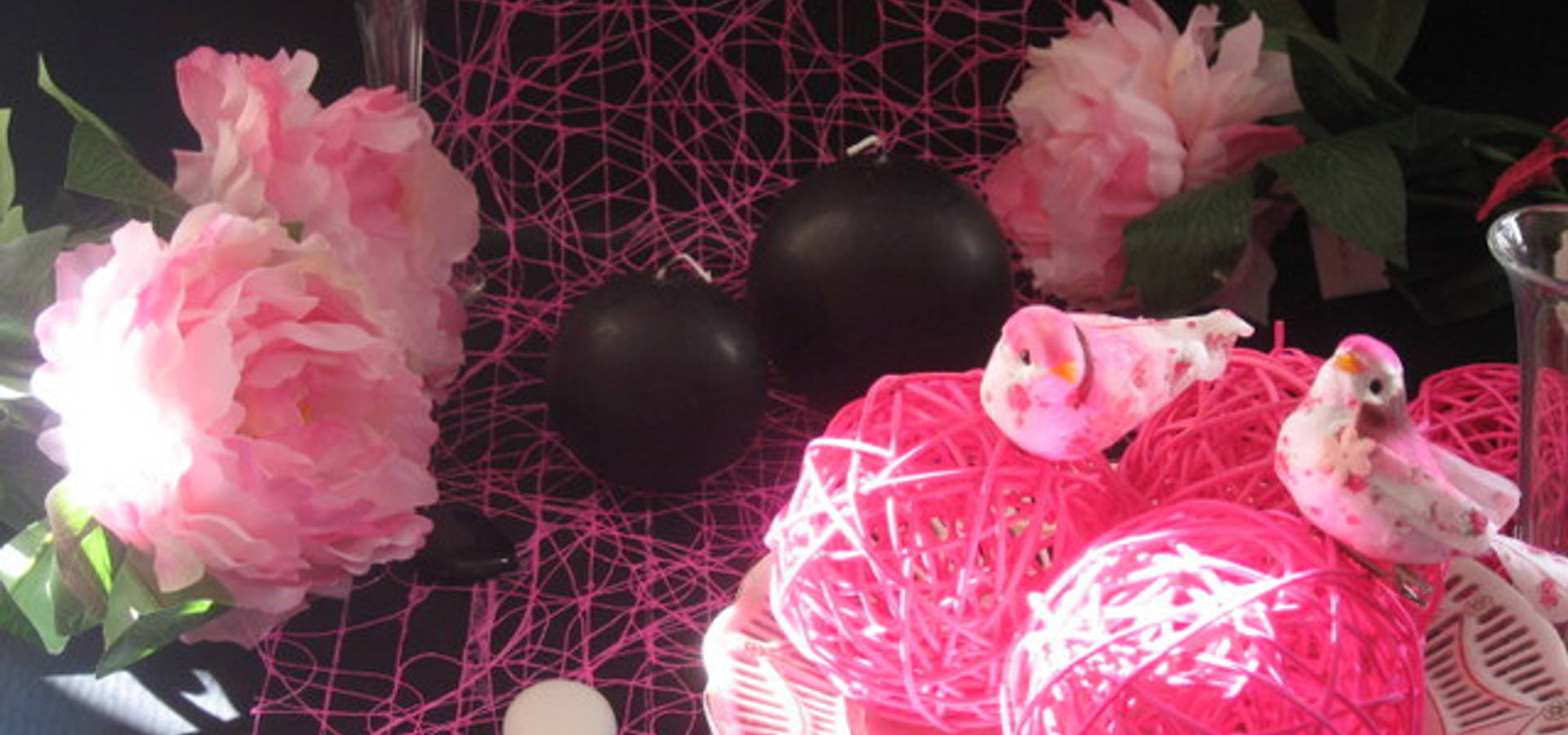 Déco de table fushia ,thèmes créés par nappes,en,fete.com par Nappes en Fête
