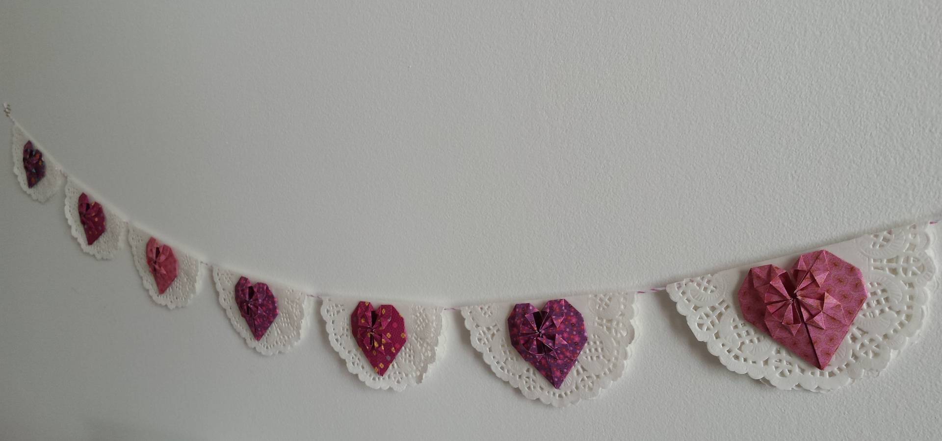 Kit Diy Guirlande De Coeurs Origami Et Dentelle Decoration De Chambre D Enfants Homify
