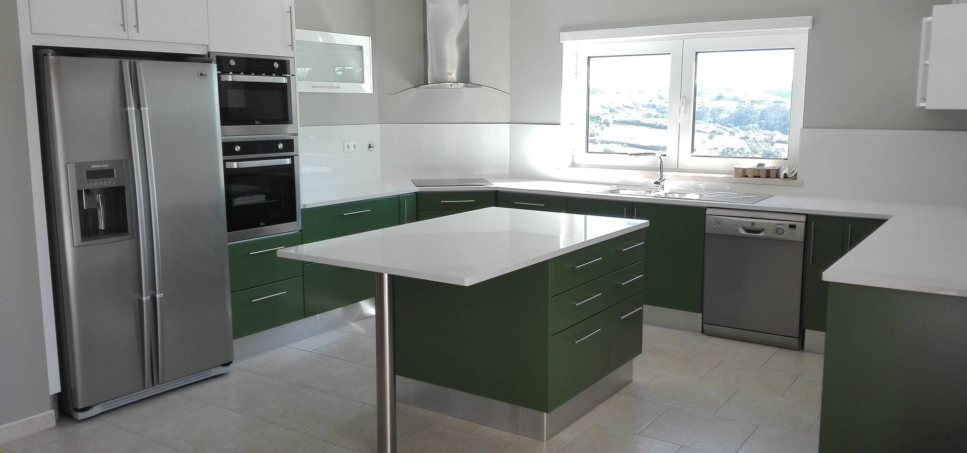 Cozinha Termolaminado Branco E Preto Homify Termolaminado branco brilho, tampo silestone branco. cozinha termolaminado branco e preto