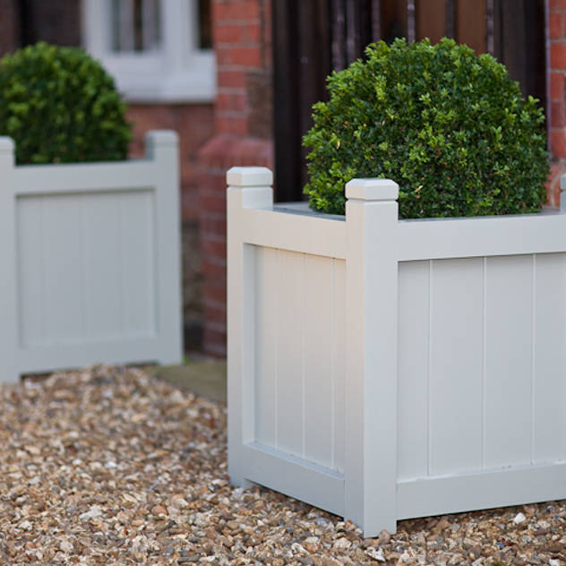 Solid White Oak Planters: Kitchen by NAKED Kitchens