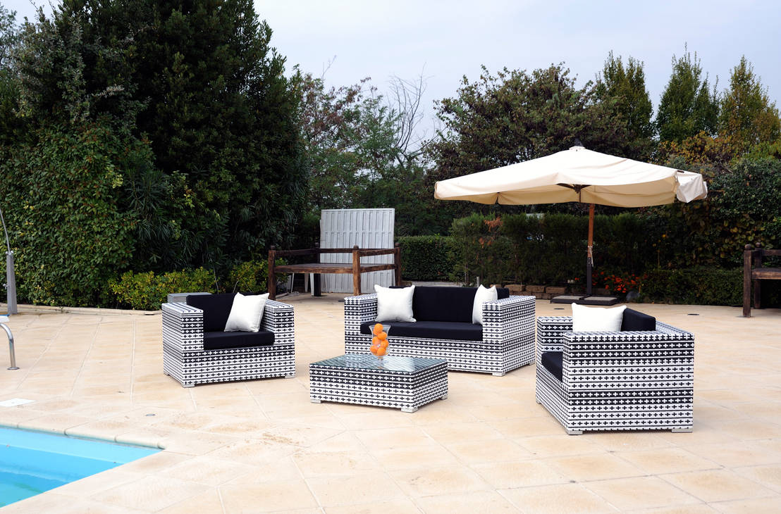 salotti da giardino: vince il rattan sintetico - Piccole Idee Spazi Patio Con Rattan Divano Componibile E Tavolo In Rattan Anche Idee Cuscino Grigio salotti da giardino: vince il rattan sintetico - Piccole Idee Spazi Patio Con Rattan Divano Componibile E Tavolo In Rattan Anche Idee Cuscino Grigio