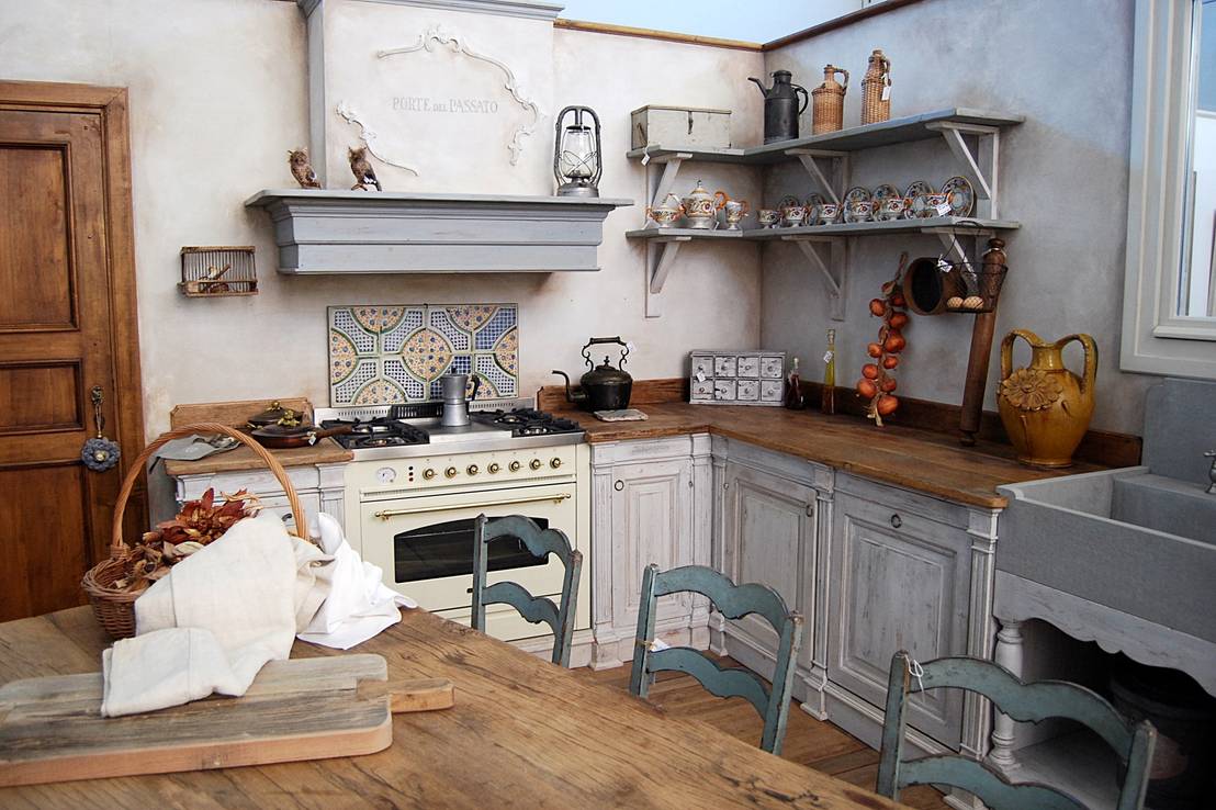 Cucine provenzali: 7 idee romantiche ed evocative