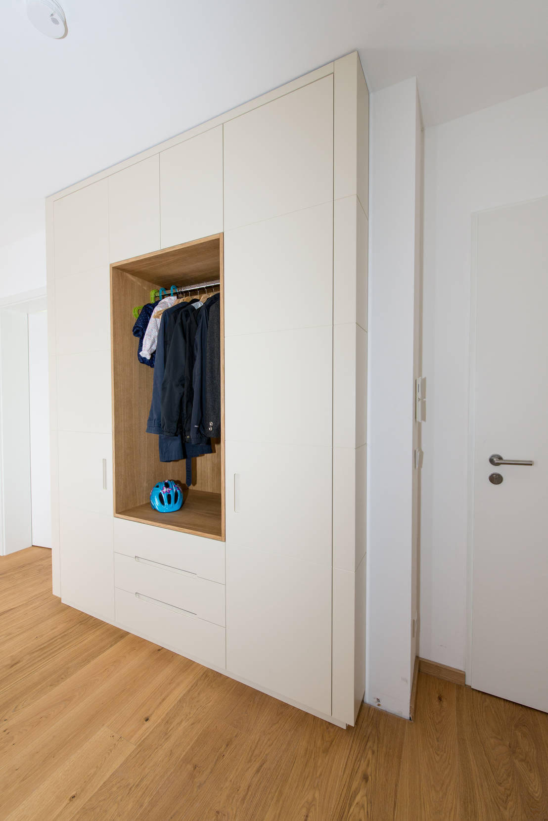 Garderobenschrank Mit Offenem Mittelteil By Schrankidee Peter Dany Gmbh Homify