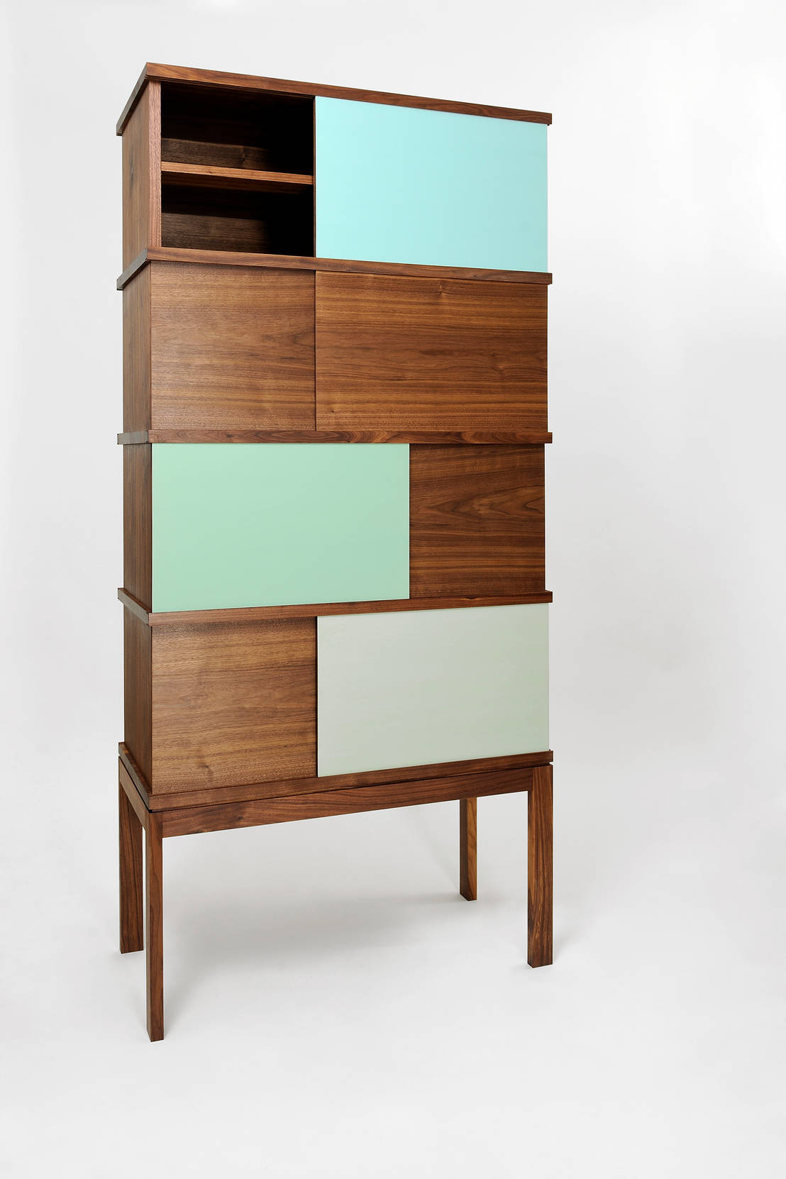 Geschirrschrank Colorante aus Nussbaum | homify