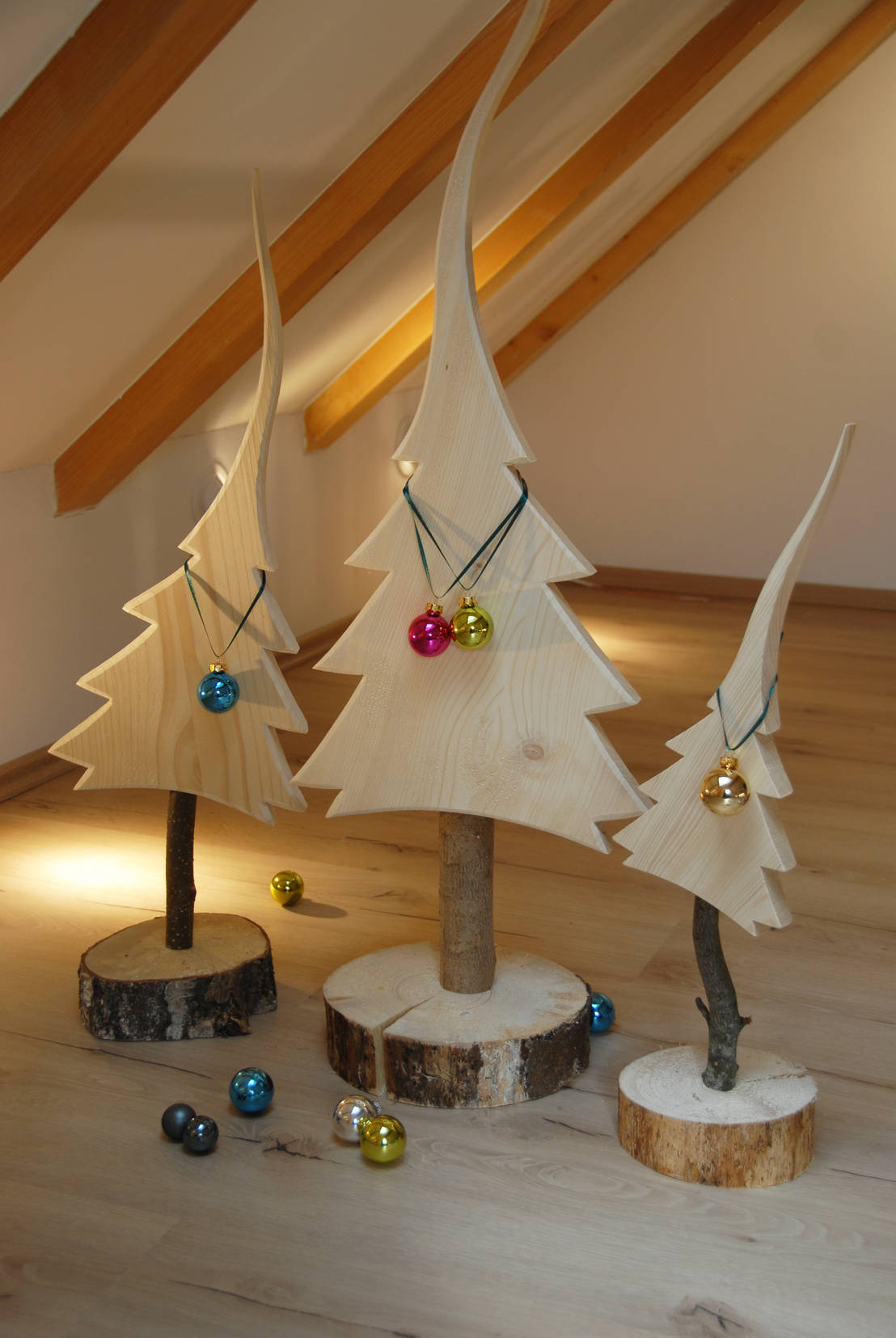 Advents und Weihnachtszeit modernes Design aus traditionellem Holz