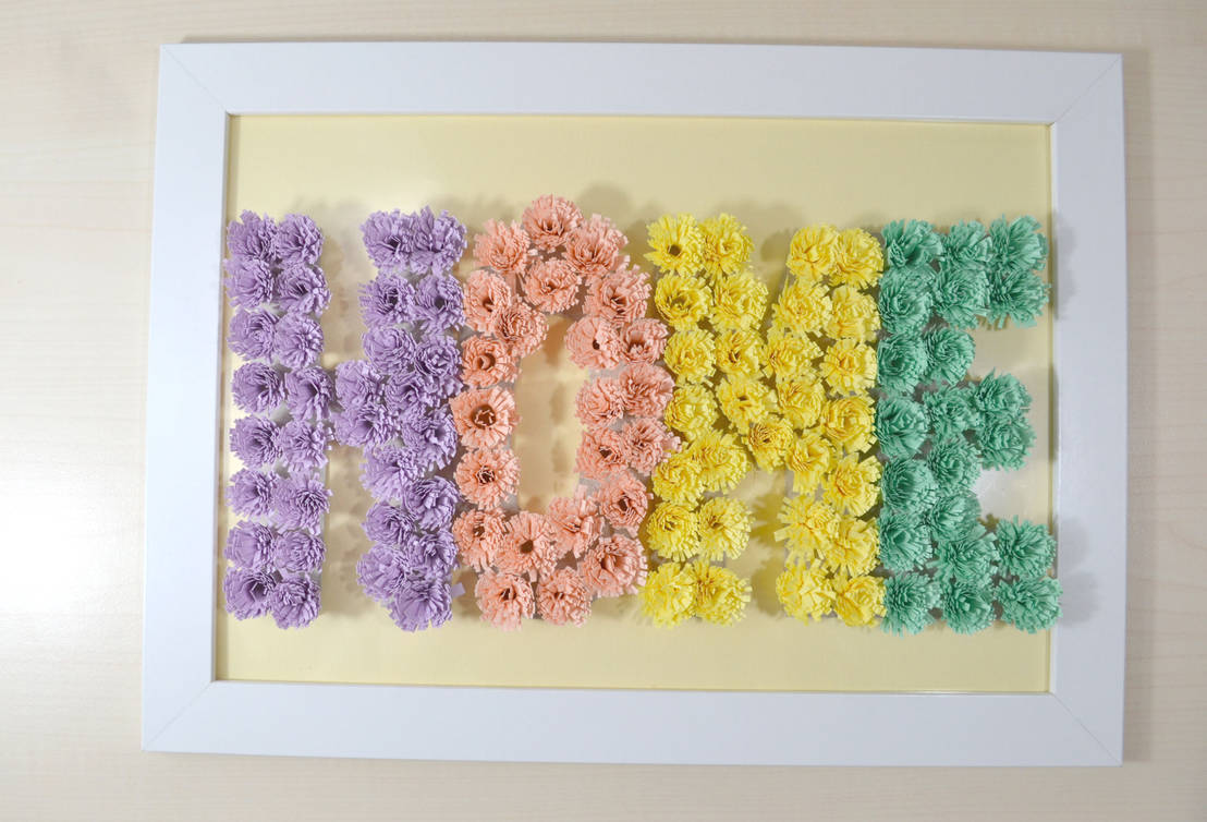Quadro Con Scritta Di Fiori Di Carta Homify