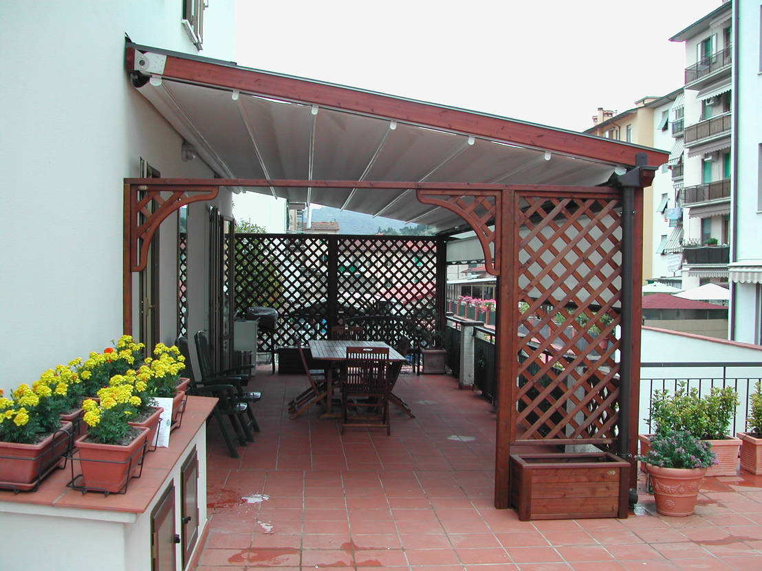 VERANDA IN LEGNO CON TENDA MOBILE MOTORIZZATA di ...