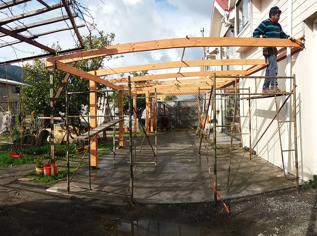 Cómo construir una pérgola de madera en el patio en 6 ...