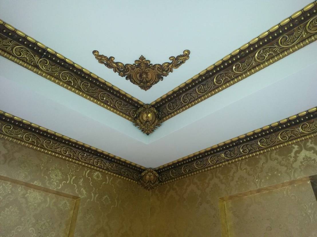 Osmanli Saray Tavan 88023 Sf 13 Cm Eskitme Patina Kartonpiyer Ve 7308 Sf Kose Sus Parcalari Kartonpiyer Ic Kose Parcasi 7005 Sf Uygulama Resimleri Ve Altin Varakli Gold Duvar Kagidi Kombinasyonu Por Osmanli Saray Tavan