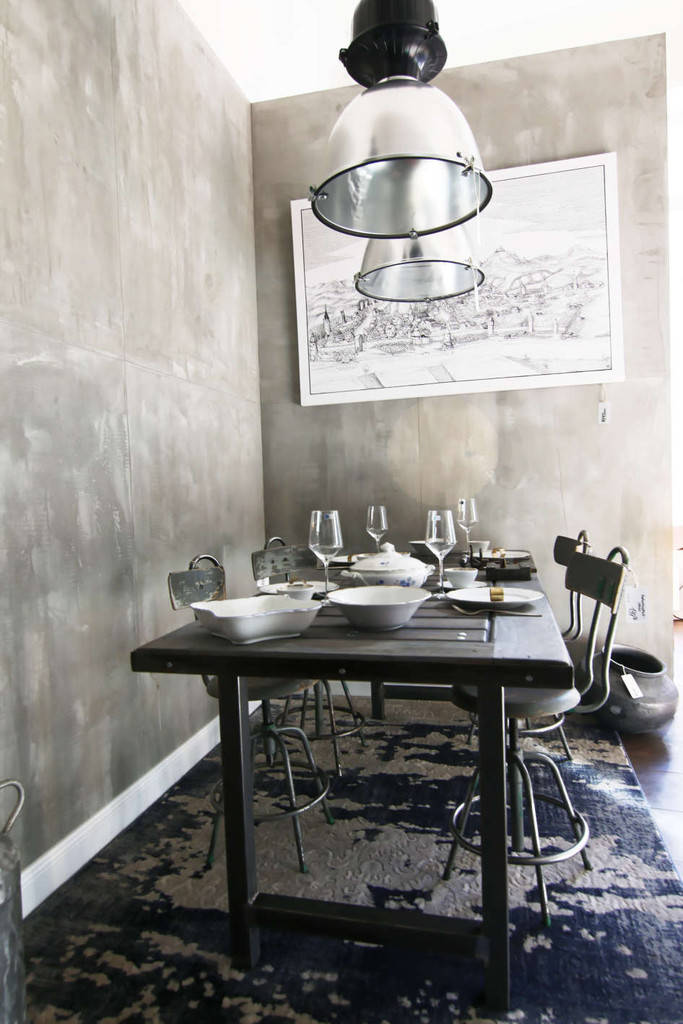 Design Mobel Aus Gefangnistur Esstisch Aus Alter Gefangnistur Mit Stahlkufen Von Revived4home Homify