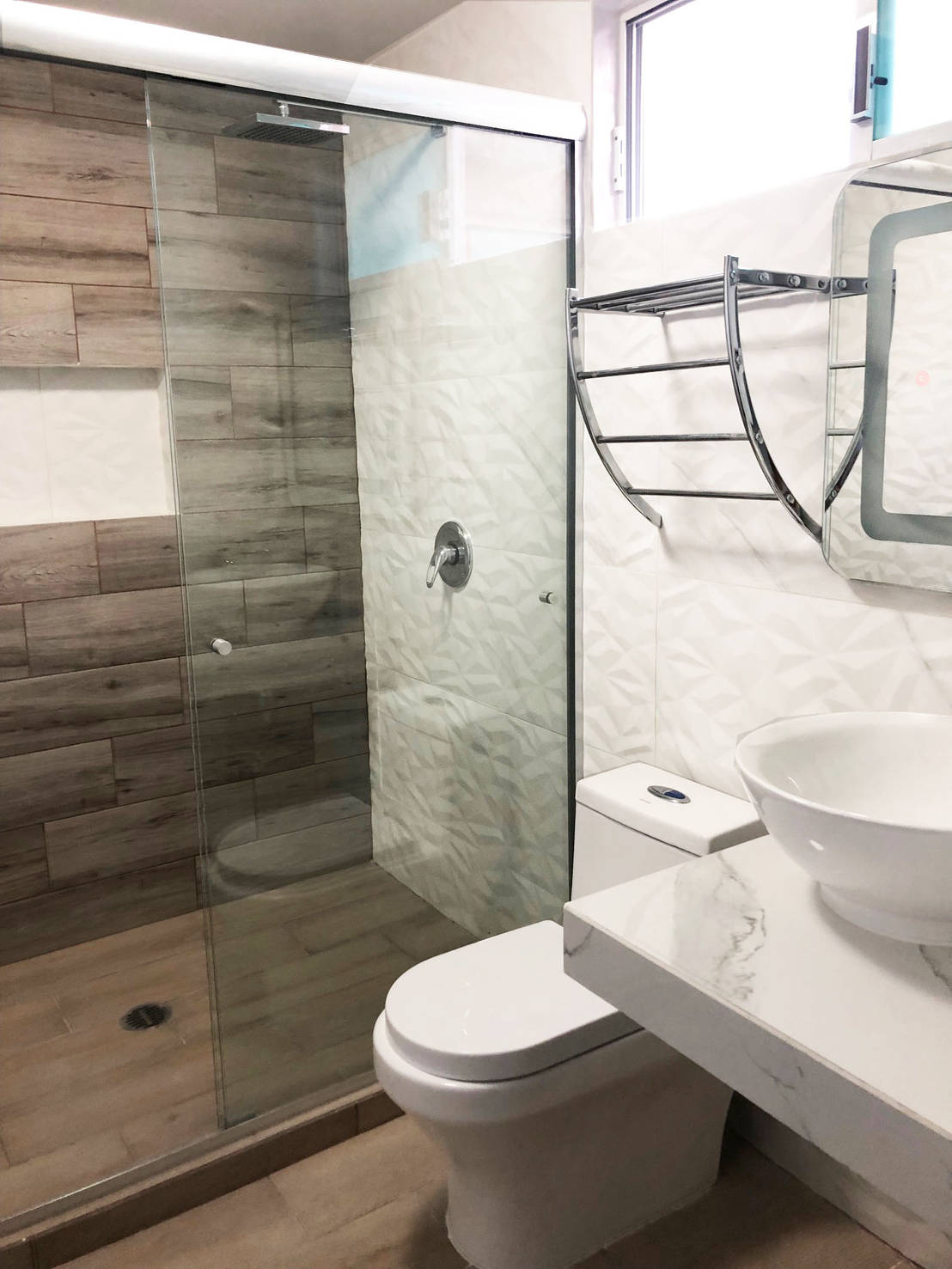 Remodelación baño pequeño, moderno by Spazio3Design - Ban%CC%83o1
