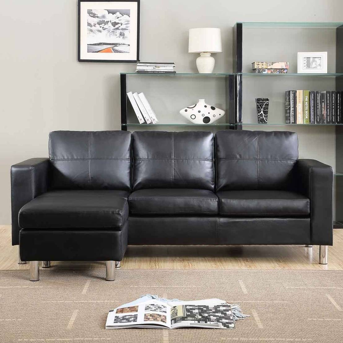 Divano 3 Posti Con Pouf In Ecopelle Bianco O Nero Homify