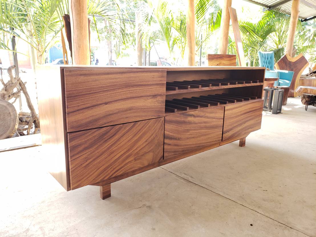 Credenza con botellero en madera de parota solida homify