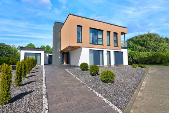 Haus bauen leicht gemacht: Fertighaus mit hoher ...