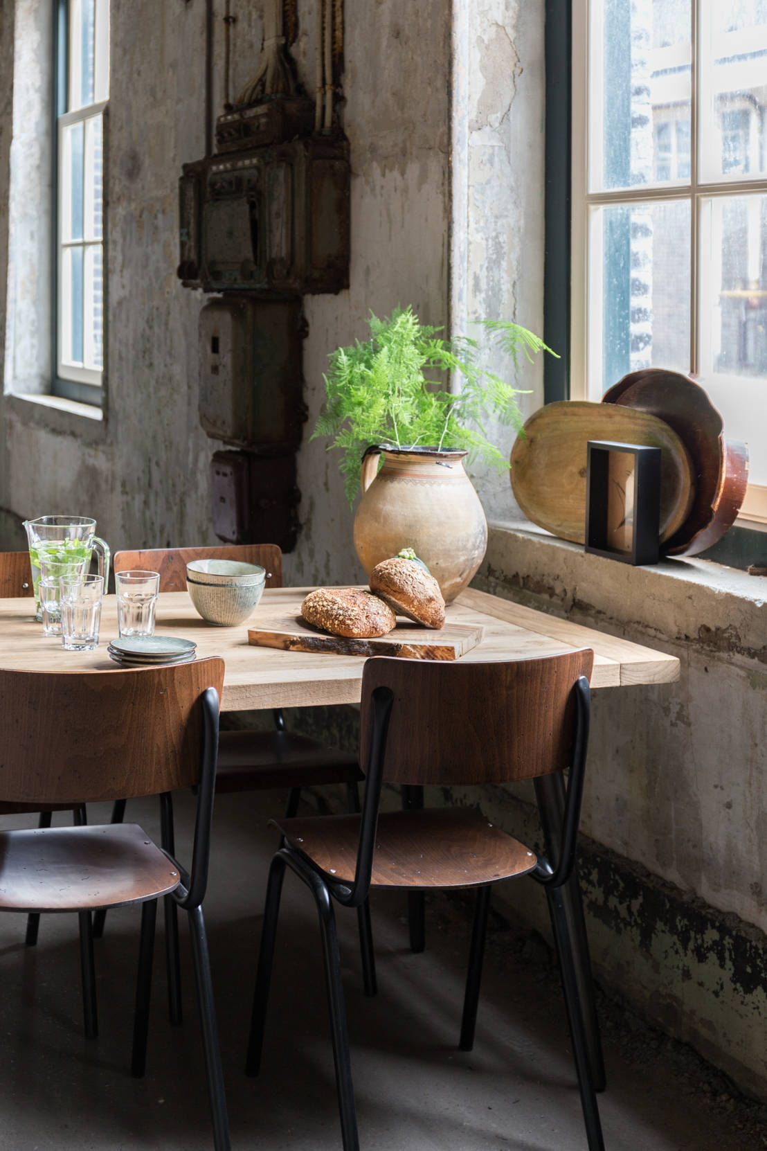Wonderlijke tafels en stoelen van notenhout Meubilair kracht slaapkamer hout