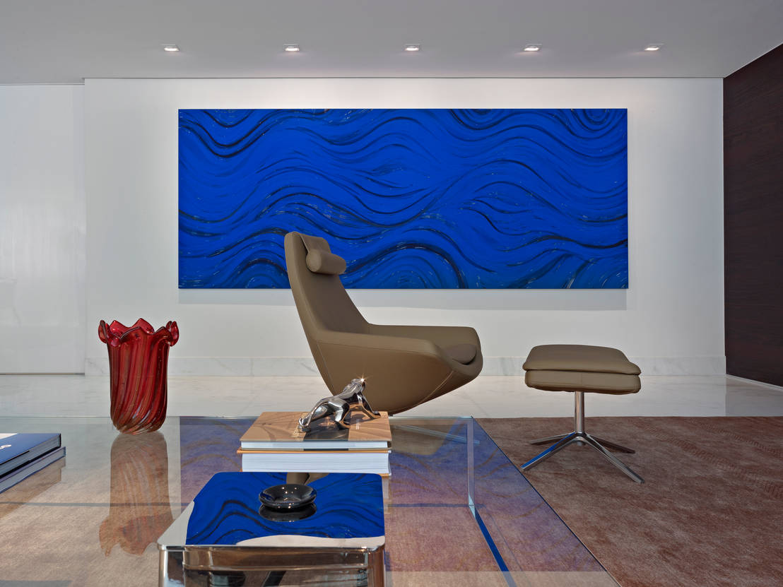 6 dicas de como colocar a suas pinturas na sala de estar