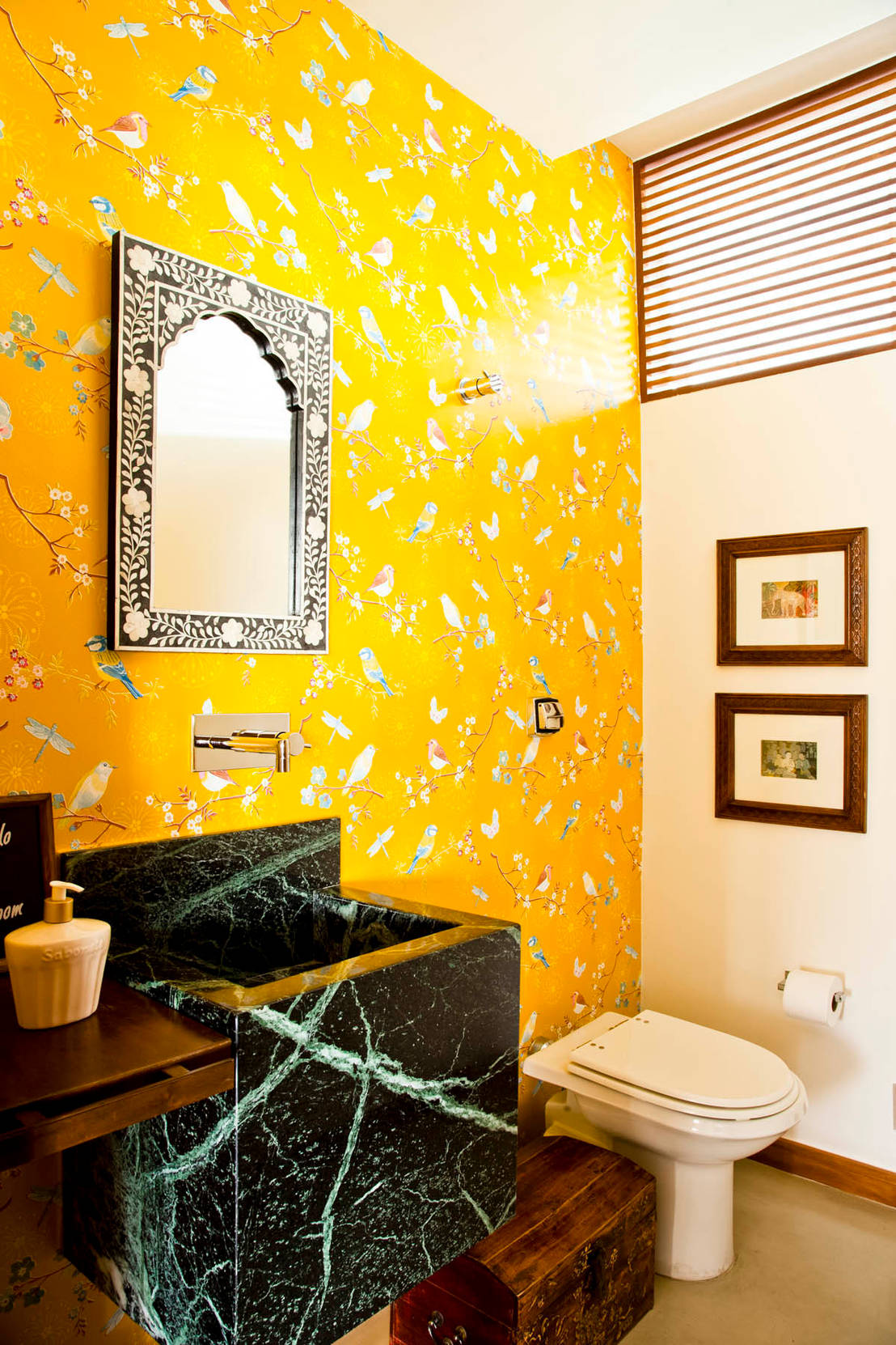 5 Amazing ways to make a windowless bathroom look better!
