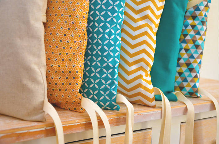 Tour de lit 6 coussins déhoussables, jaune moutarde et bleu canard ...