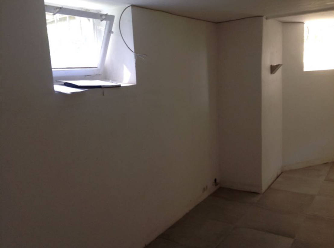 Dunkler Keller wird Design-Sauna