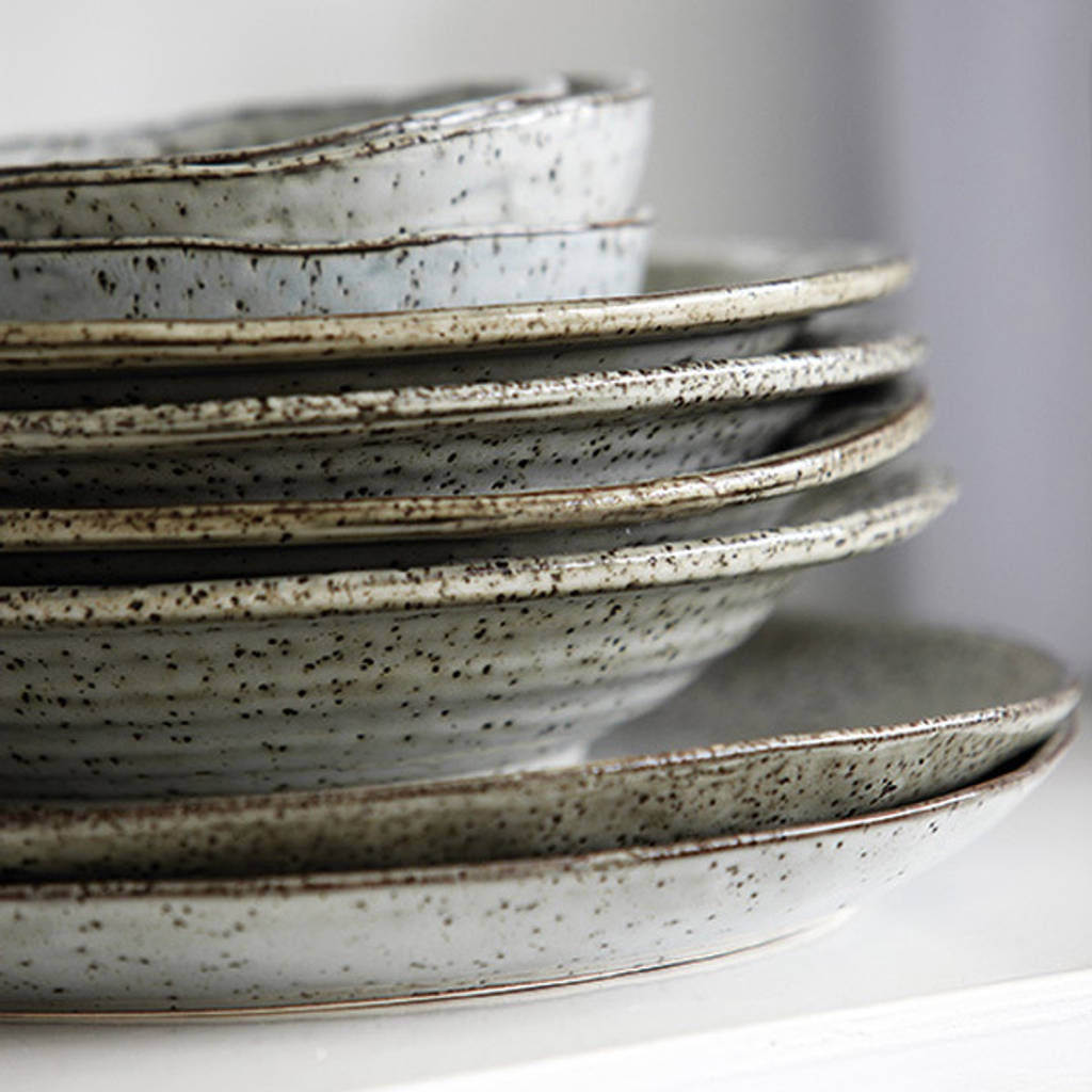 Rustic cake plate and bowl homify kitchencutlery, crockery & glassware