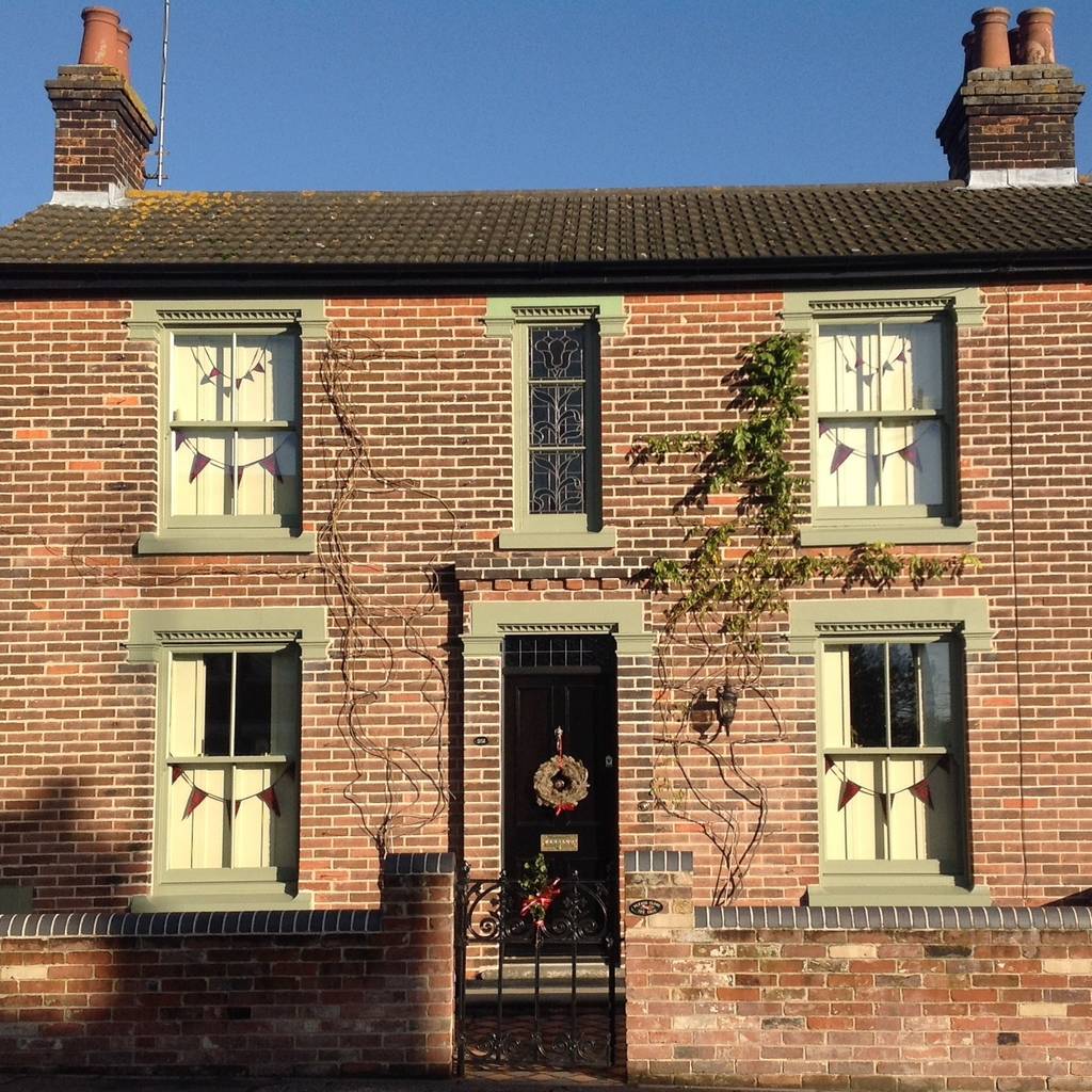 Victorian terrace gate provides a entrance to this beautiful