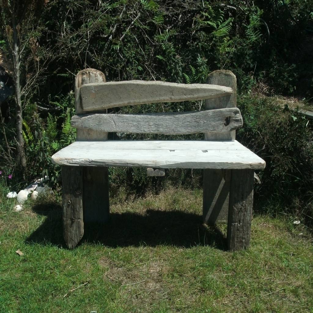 Driftwood Gray Resin Outdoor Bench Driftwood garden bench di julia's driftwood rustico | homify