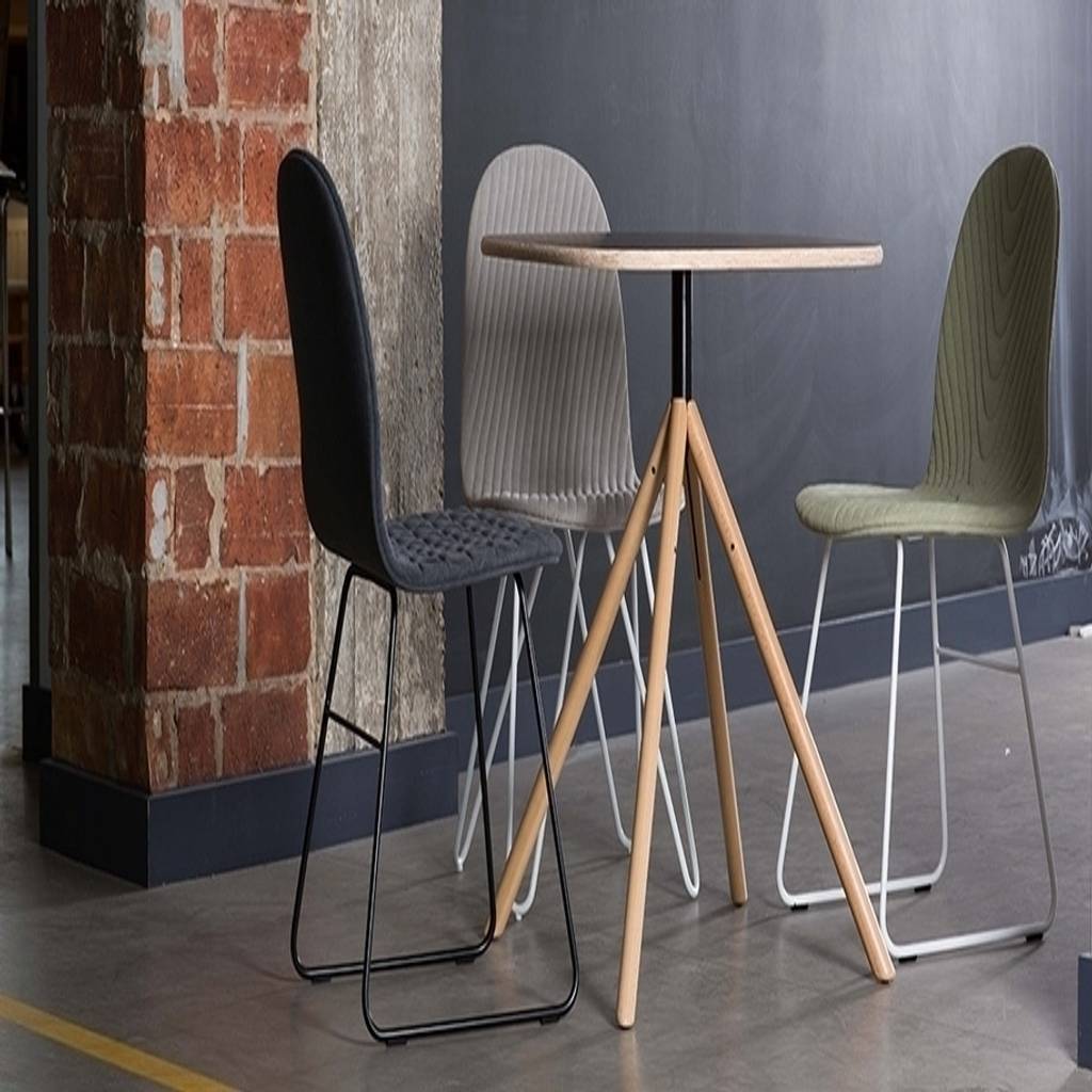 Mannequin table with wooden base modern von werteloberfell gbr,modern