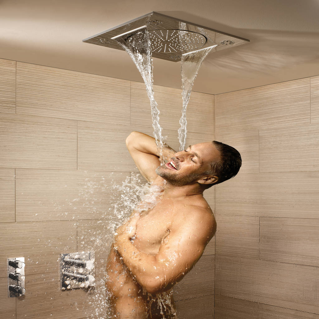 Boyfriend watches shower curly