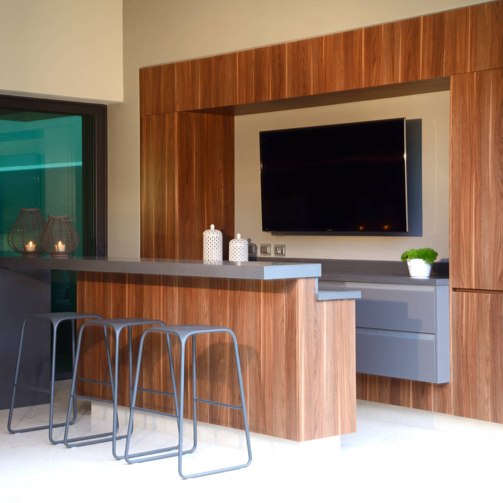 Bar en area de terraza homify balcones y terrazasmobiliario madera gris