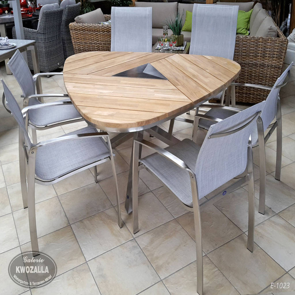 Dreieckiger Tisch Aus Teak Und Edelstahl Fur 6 Personen Modern Von Galerie Kwozalla Gartenmobel Modern Eisen Stahl Homify