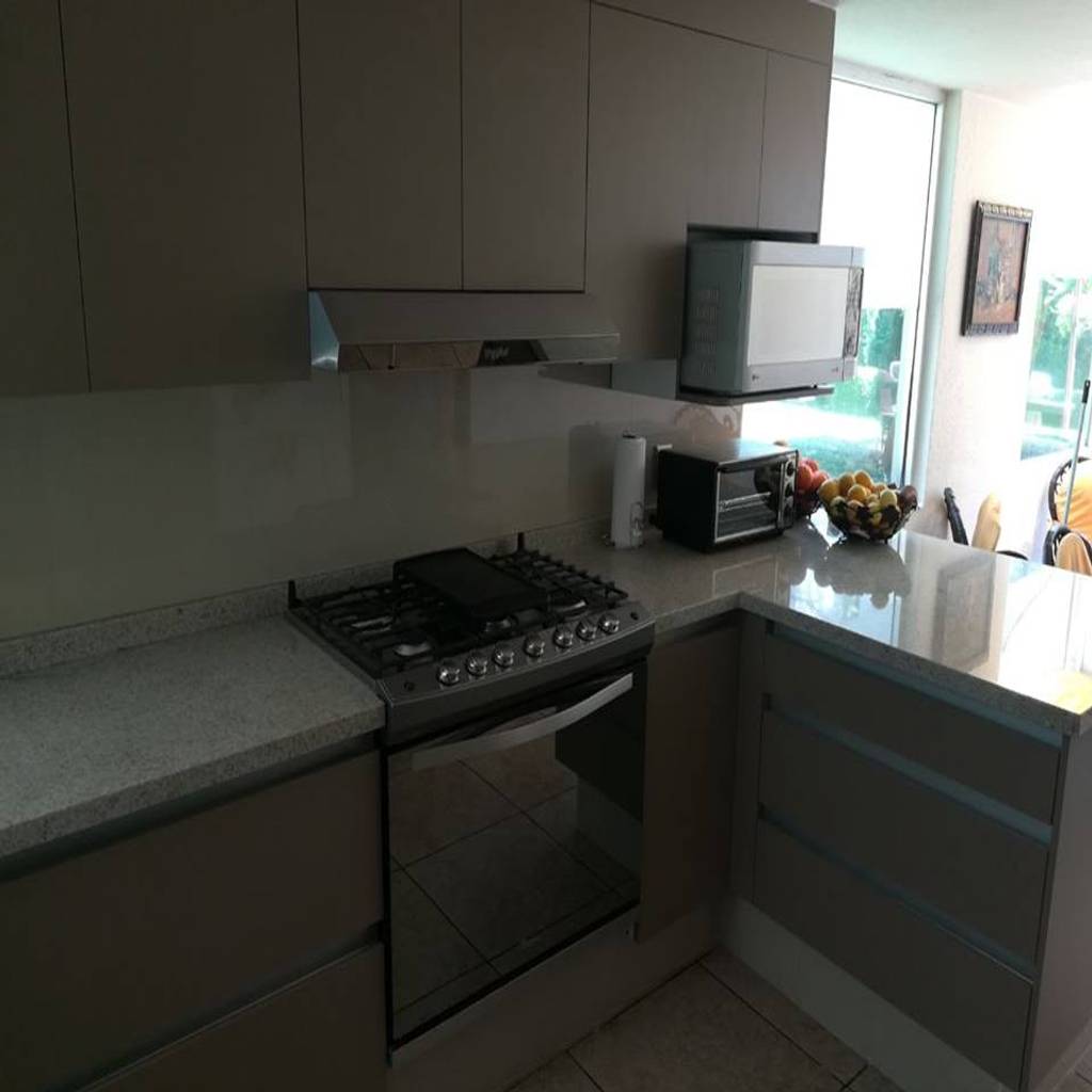 Cocina moderna de cocinascafeteriasmodernas moderno granito | homify