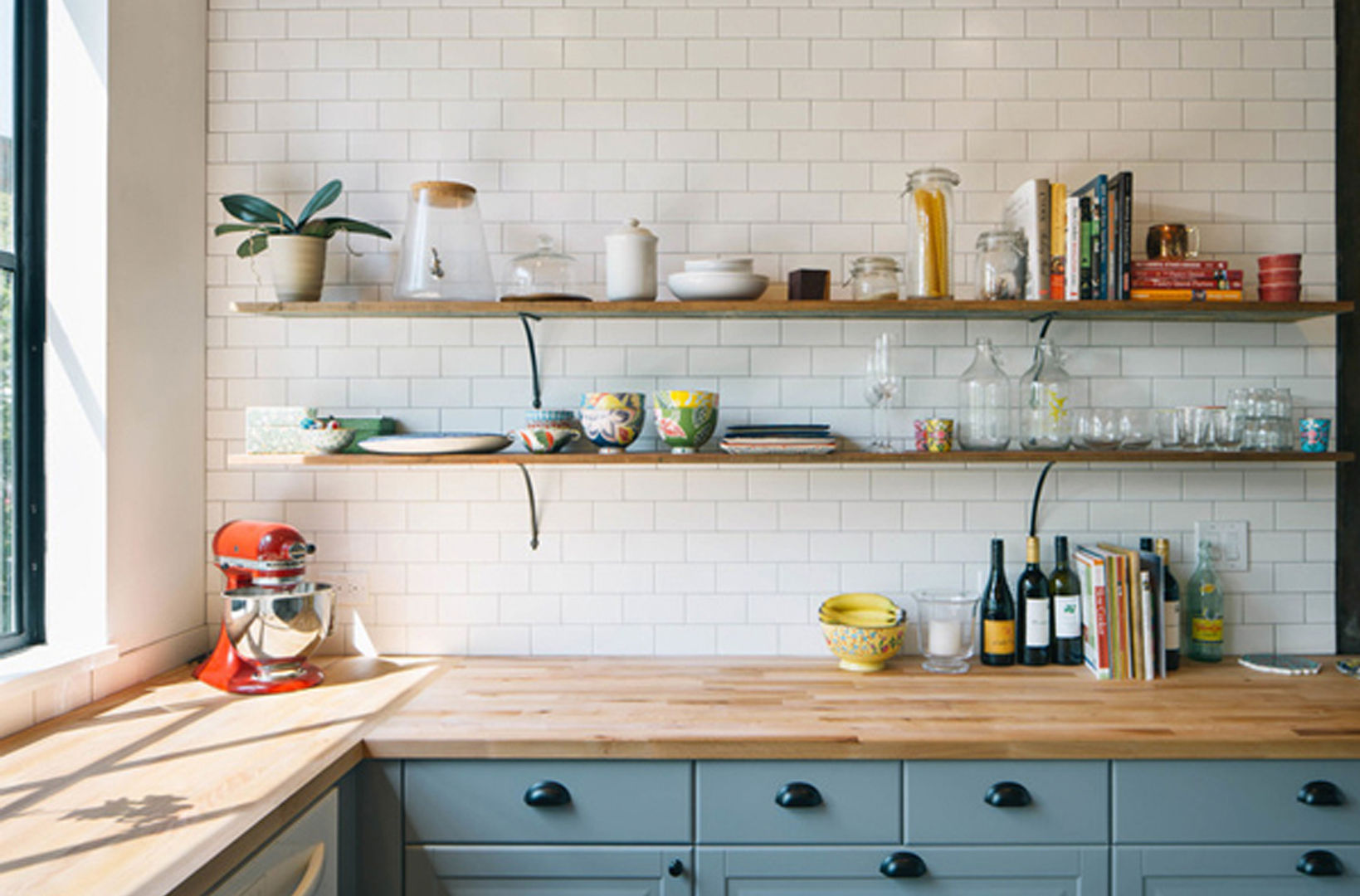 Decoración en la cocina: consejos para elegir alacenas o estantes