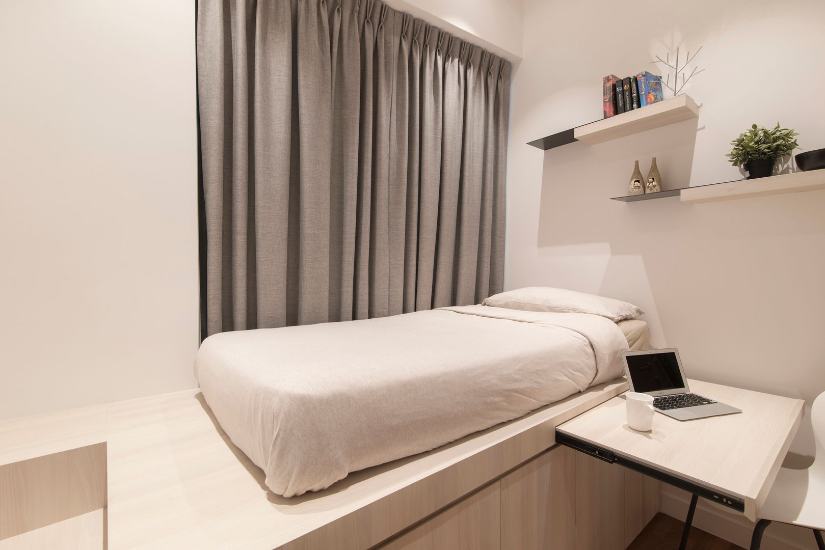 10 Space Saving Ways To Arrange A Small Bedroom Homify 9 D Leedon 6 Low