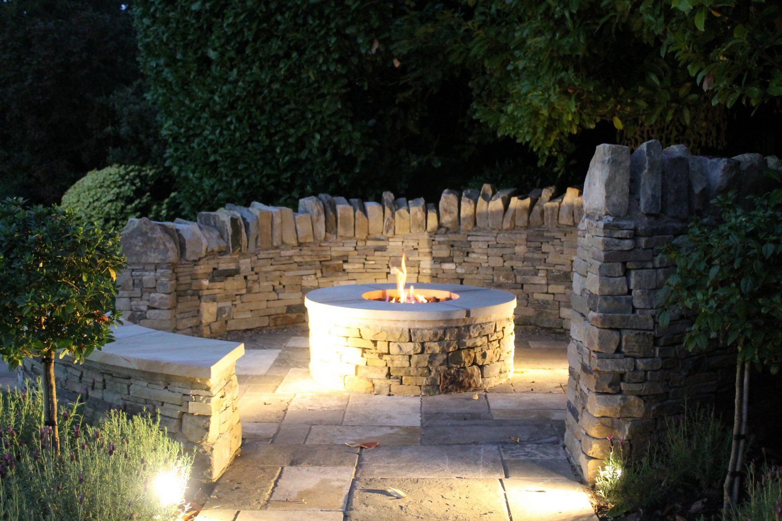 Es wird heiß! 10 atemberaubende Feuerstellen für den Garten homify