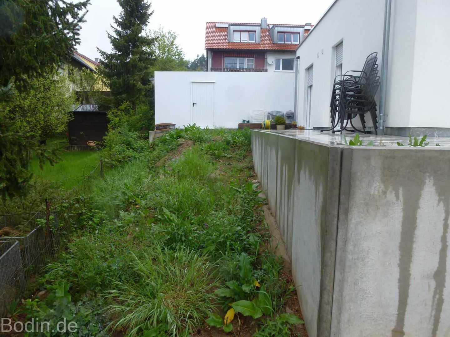 VorherNachher Ungepflegter Garten wird ein modernes Paradies homify