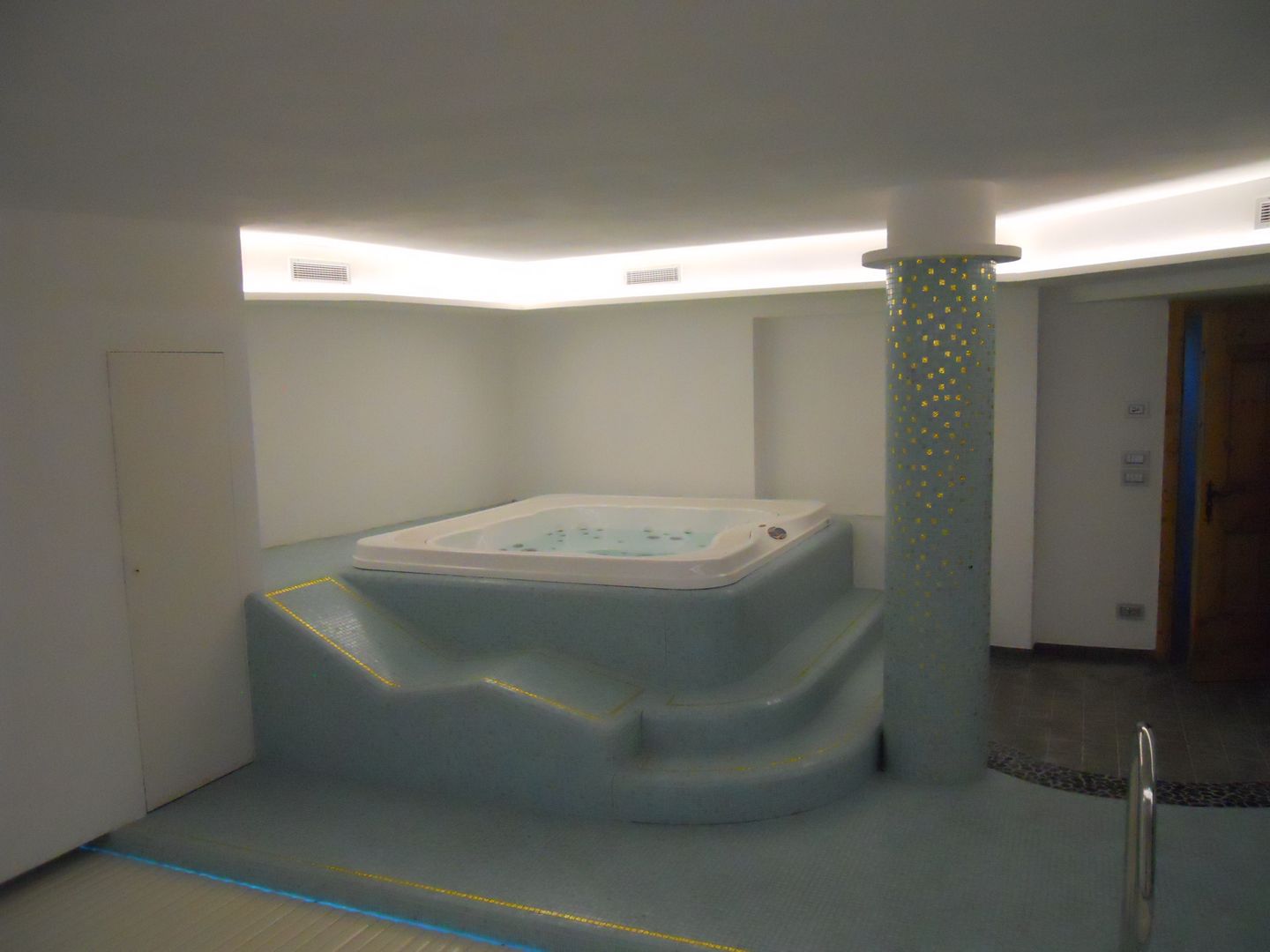 Realizzazione Piscine Interne Riscaldate e Vasche Idromassaggio in ...