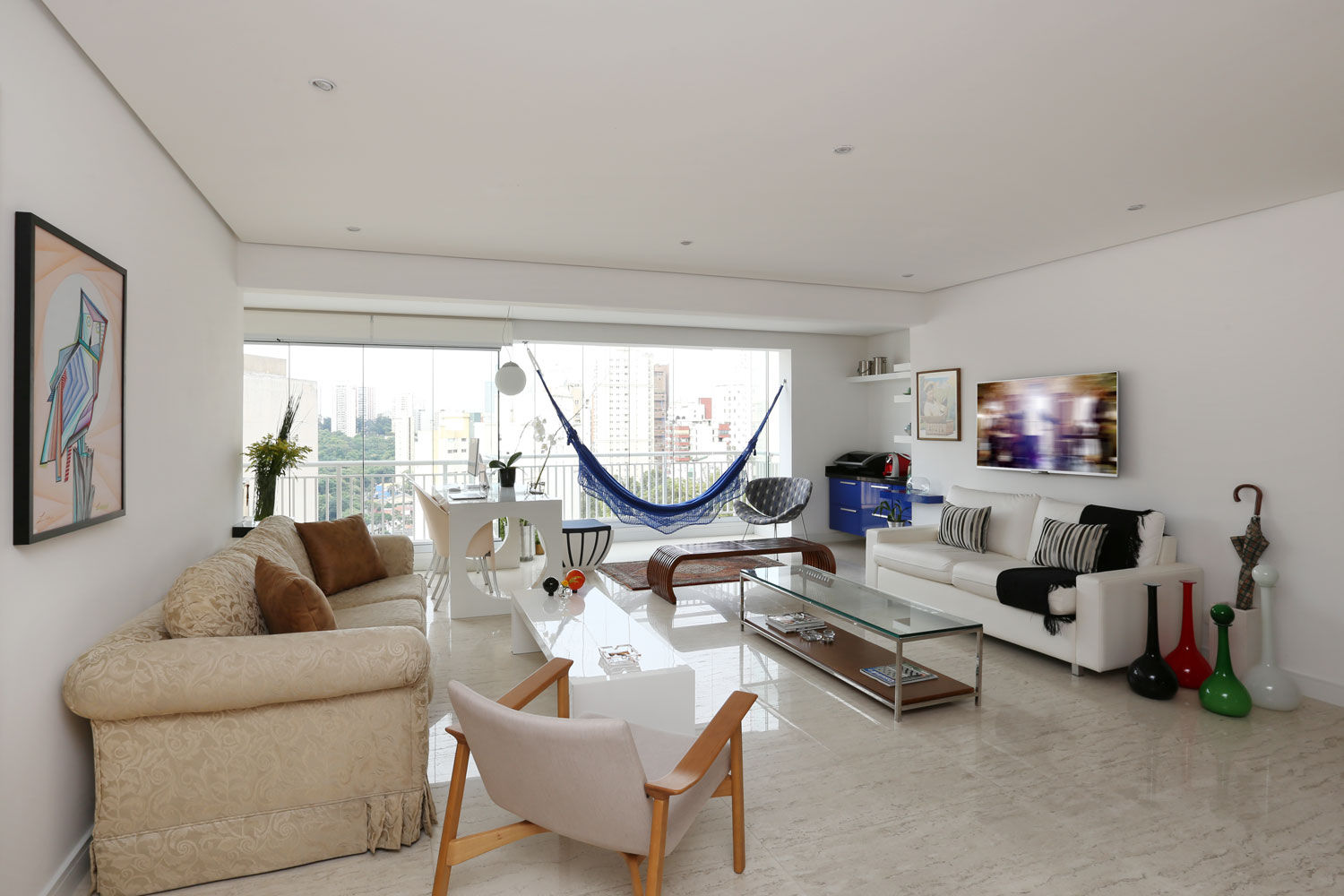 Combinação de estilos e integração: 9 fotos de um apartamento com ...