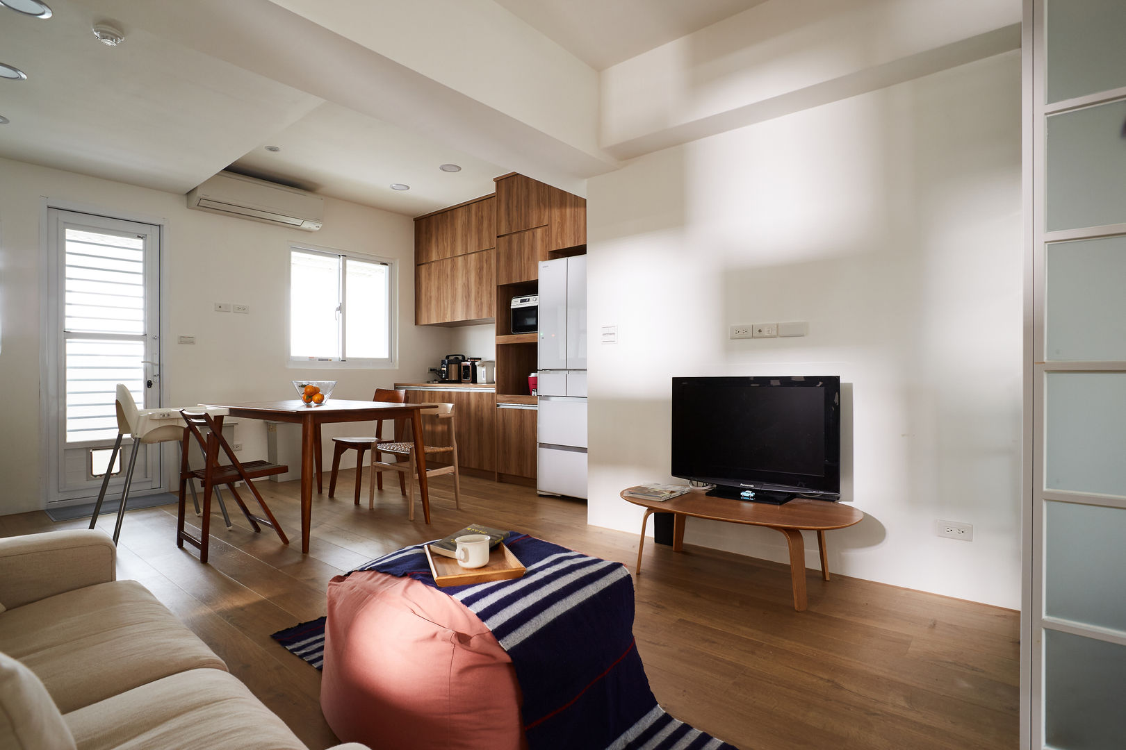 24 坪的高採光公寓,新北室內設計師的美作 | homify