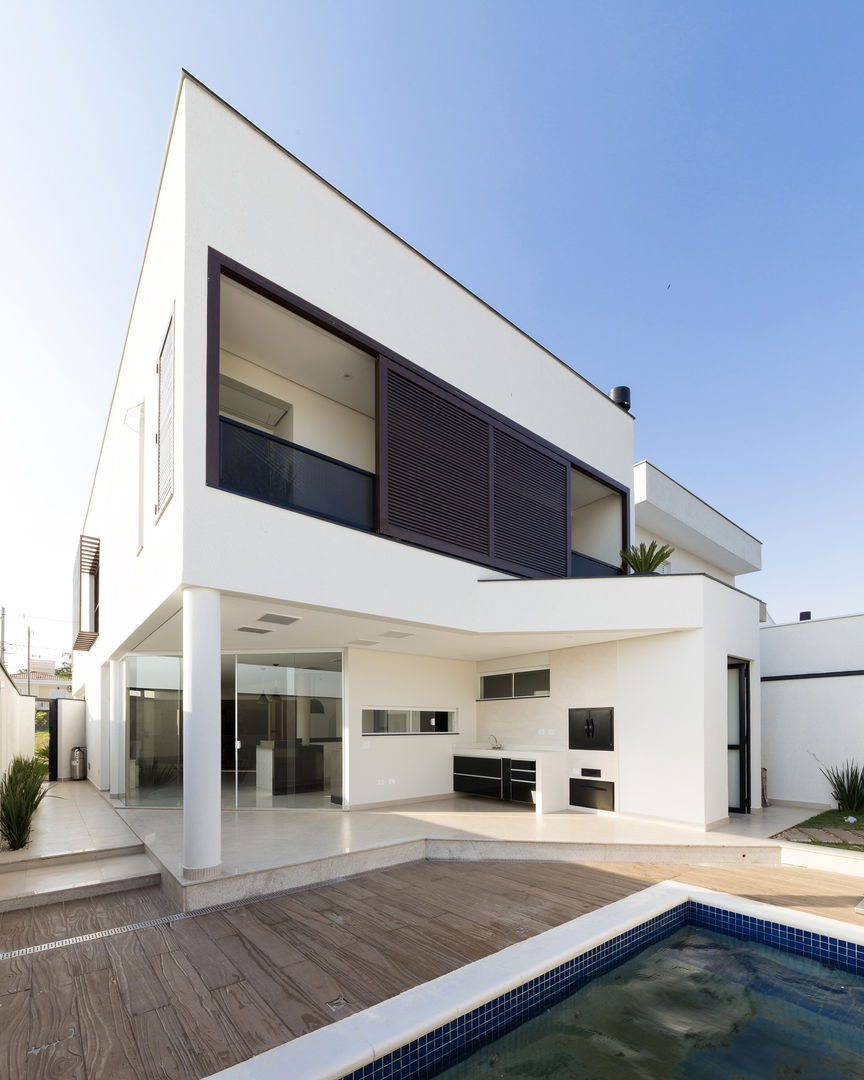 Em Piracicaba: esta casa moderna é perfeita para um lote estreito