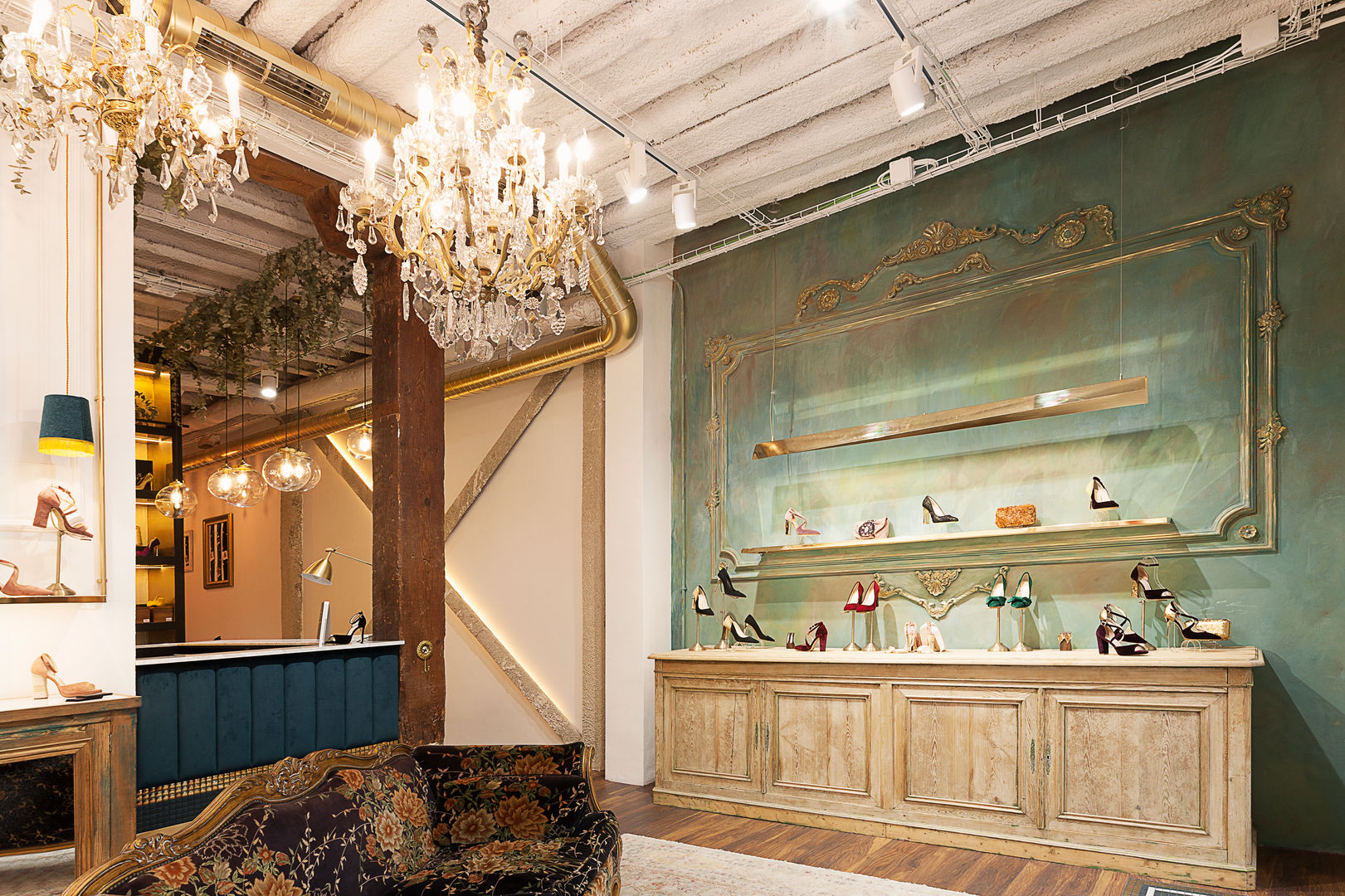 Interiorismo comercial para una zapatería con carácter en Madrid | homify