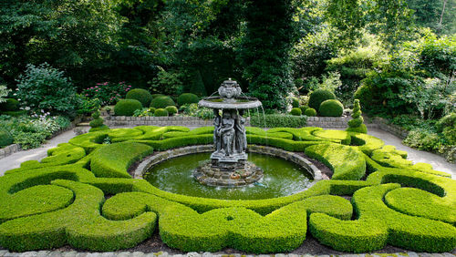 Springbrunnen Und Wasserspiele Im Garten Homify