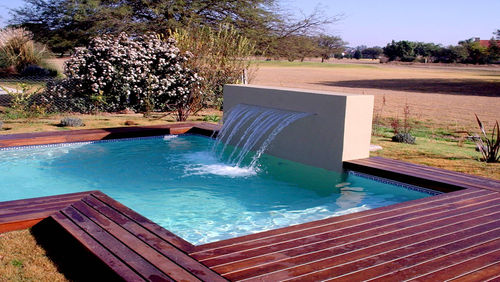 15 piscinas (no demasiado grandes) que te encantarán para tu casa | homify