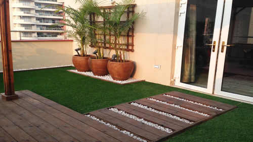 7 تصميمات لحدائق وساحات بالعشب الصناعي Homify