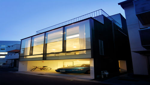 近未来的スタイリッシュさに シンプルモダンの家 Homify