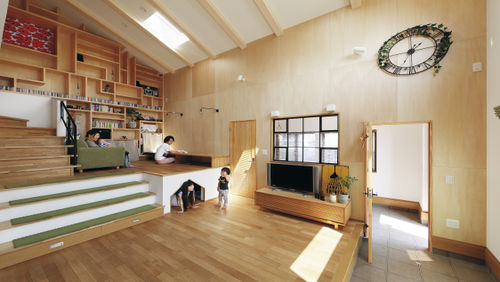 造り付けられた本棚が魅力的なリビング Homify