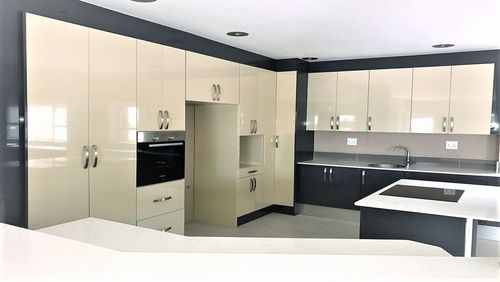 High Gloss Kitchen Cabinets, How Do You Clean High Gloss Kitchen Cupboards