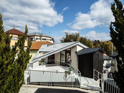 売れ残っていた悪条件の敷地に 快適住宅が建つ Homify 売れ残っていた悪条件の敷地に 快適住宅が建つ Homify