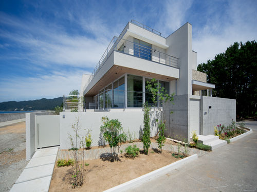 ゆったりと海を望むラグジュアリなリゾート風住宅 Homify ゆったりと海を望むラグジュアリなリゾート風住宅 Homify